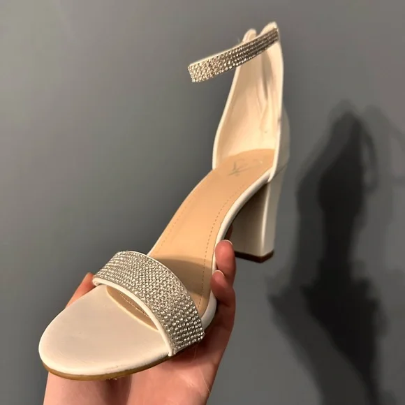 White shoes - Picture 3 of 5